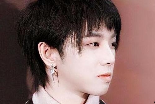 吃瓜八卦娱乐圈宋亚轩,娱乐圈的瓜田，他的成长与蜕变